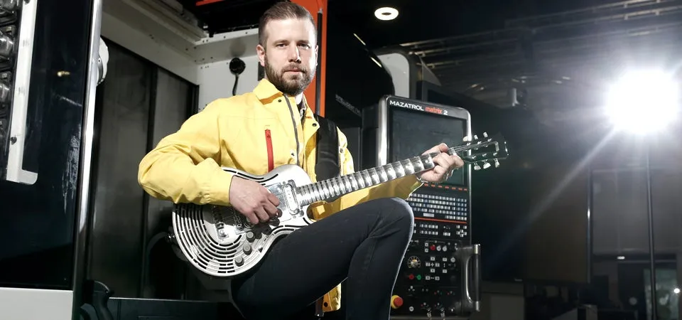 inn_guitar_05.jpg