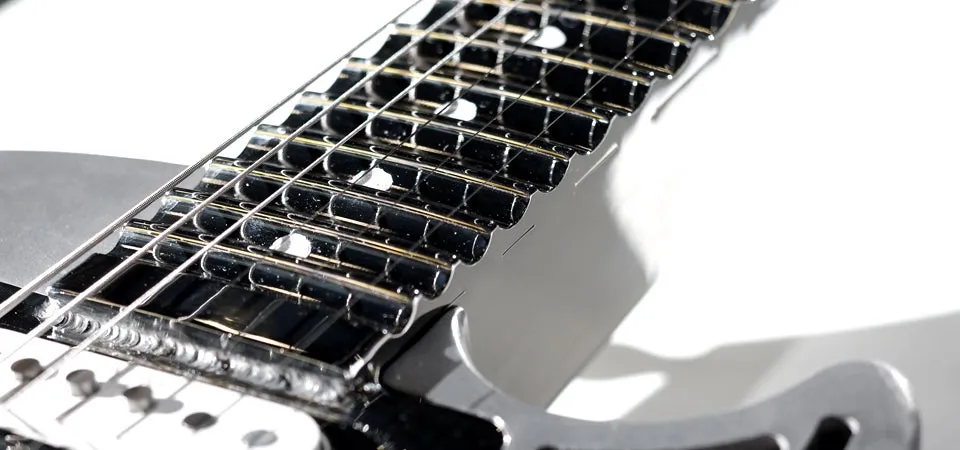 inn_guitar_04.jpg