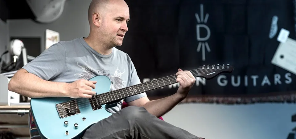 inn_guitar_08.jpg